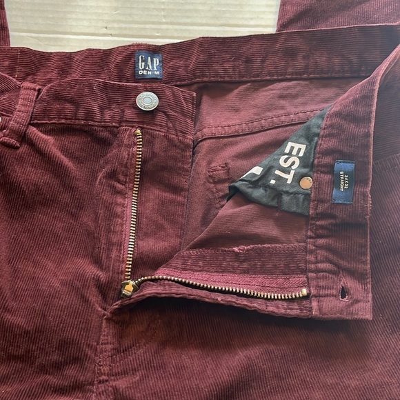 New-gap-34×32-straight chords with gap flex. Burgundy red-smooth corduroy denim. - Picture 7 of 16